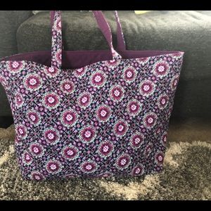 👜👜 Vera Bradley Grand Tote in Lilac Medallion